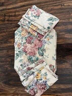 Floral Table Runner and Napkin Set in Cream, Dusty Rose & Sage